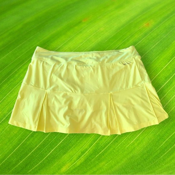 NIKE DRI-FIT BRIGHT YELLOW TENNIS, PICKLEBALL, GOLF SKORT. WOMEN’S SIZE X-LARGE - Picture 2 of 6